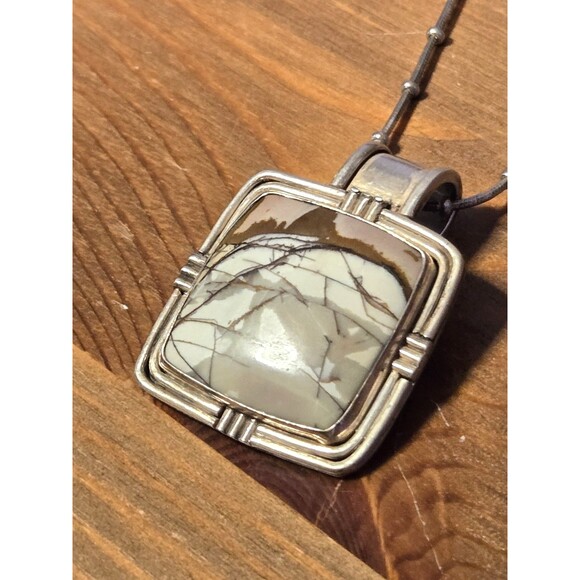 Vintage Sterling Browns & Cream Agate Pendant & Silver Chain - Picture 1 of 5